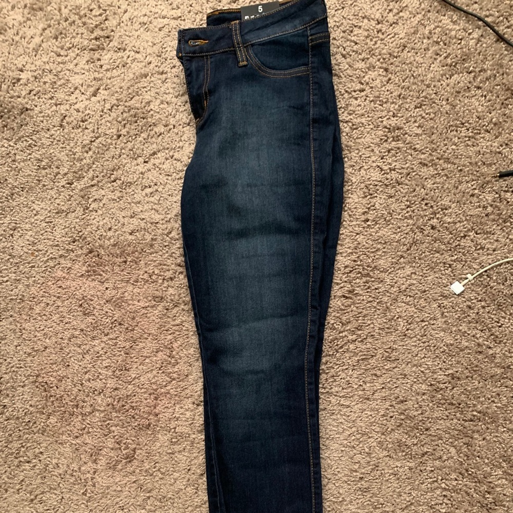 Fashion Nova Mid Rise Jeans (Short) - Picture 4 of 4